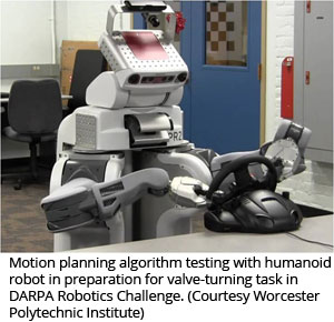 在美国国防部高级研究计划局机器人挑战赛(DARPA Robotics Challenge)中为准备转阀任务而进行的仿人机器人运动规划算法测试(Courtesy Worcester Polytechnic Institute)